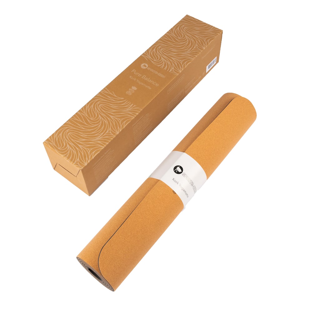 yogaset mit yogamatte und yogablock aus kork - verpackt mit logo von sports-hero